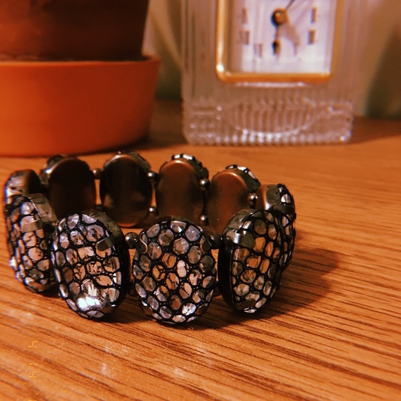 • pearl fishnet necklace • - Picture 4 of 5